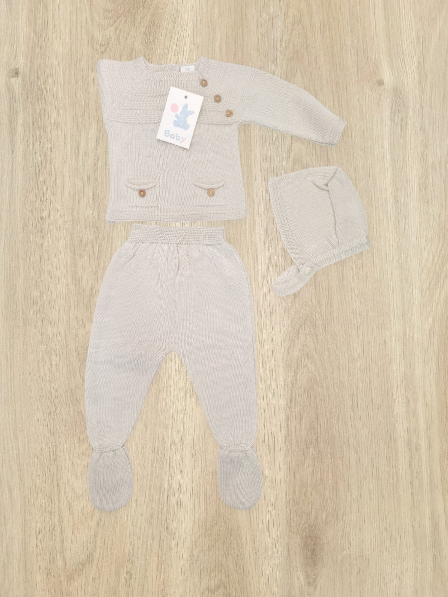 Conjunto Bordado Café 3 botones cuello y botones en bolsas. 3M