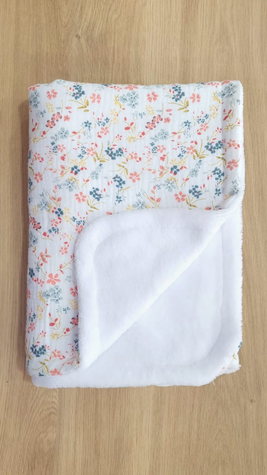 Colcha Polar. Muselina de Flores