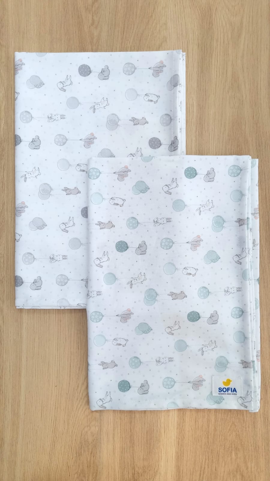 Set de 2 sábanas frescas. Conejito Gris