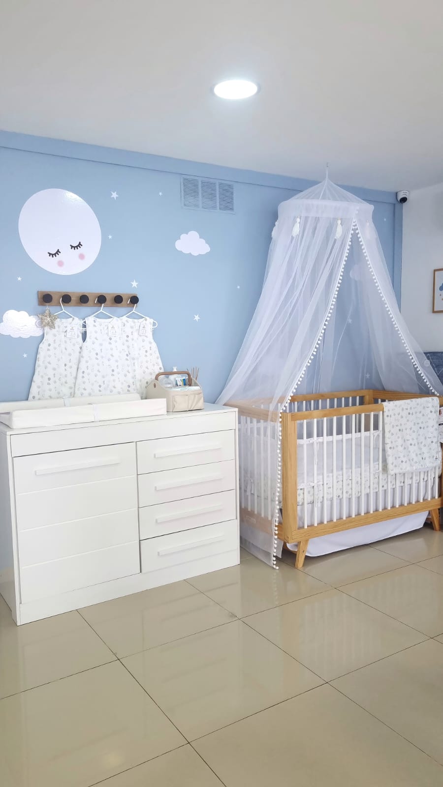 Mosquitero de cuna. Maderas y Tassels Blancos