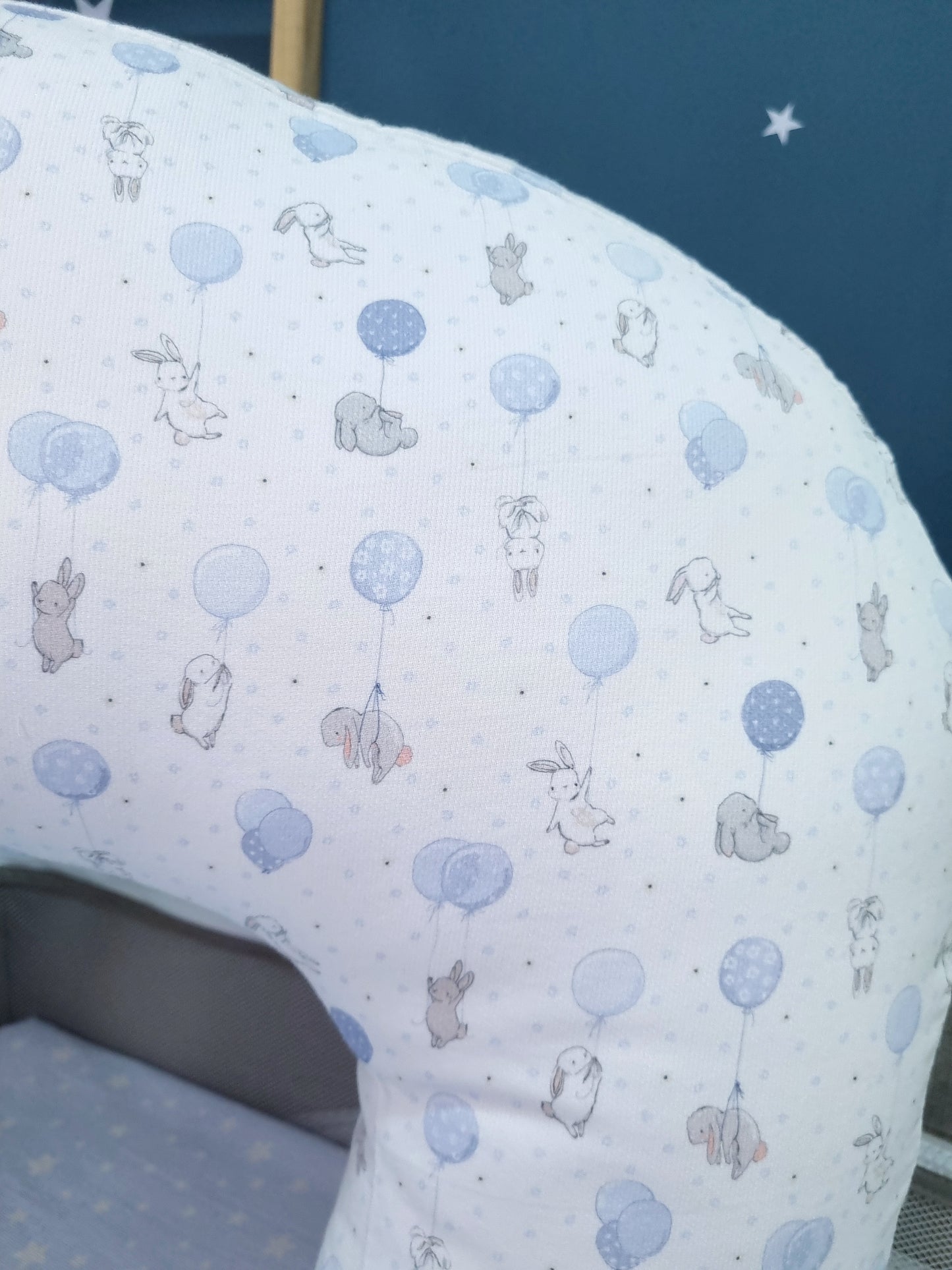 Almohada de lactancia. Conejitos Azules