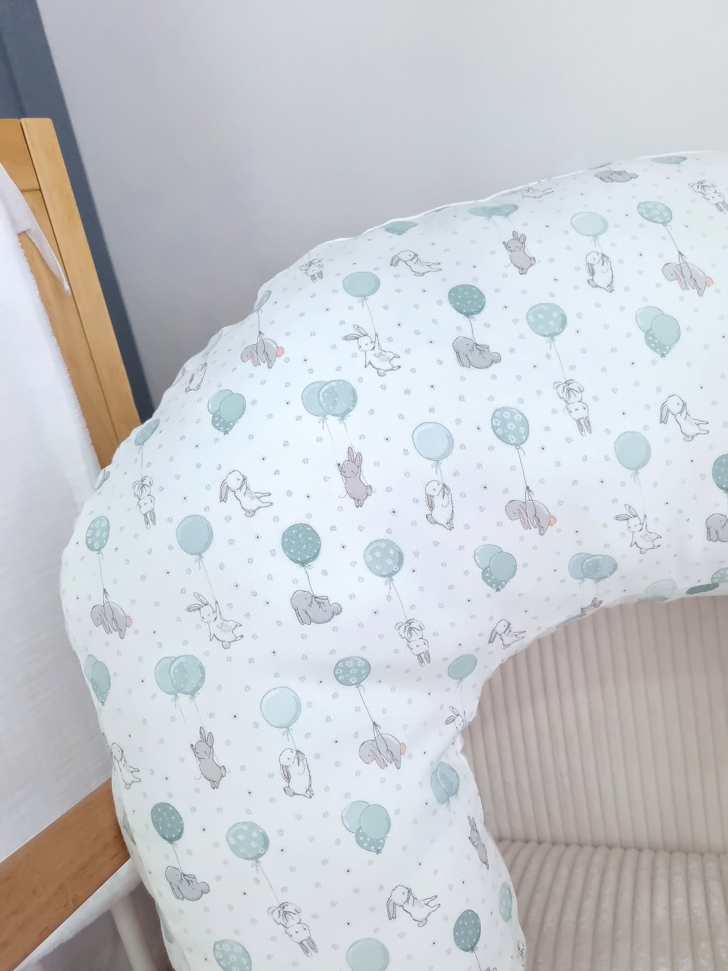 Almohada de lactancia. Conejitos Verdes