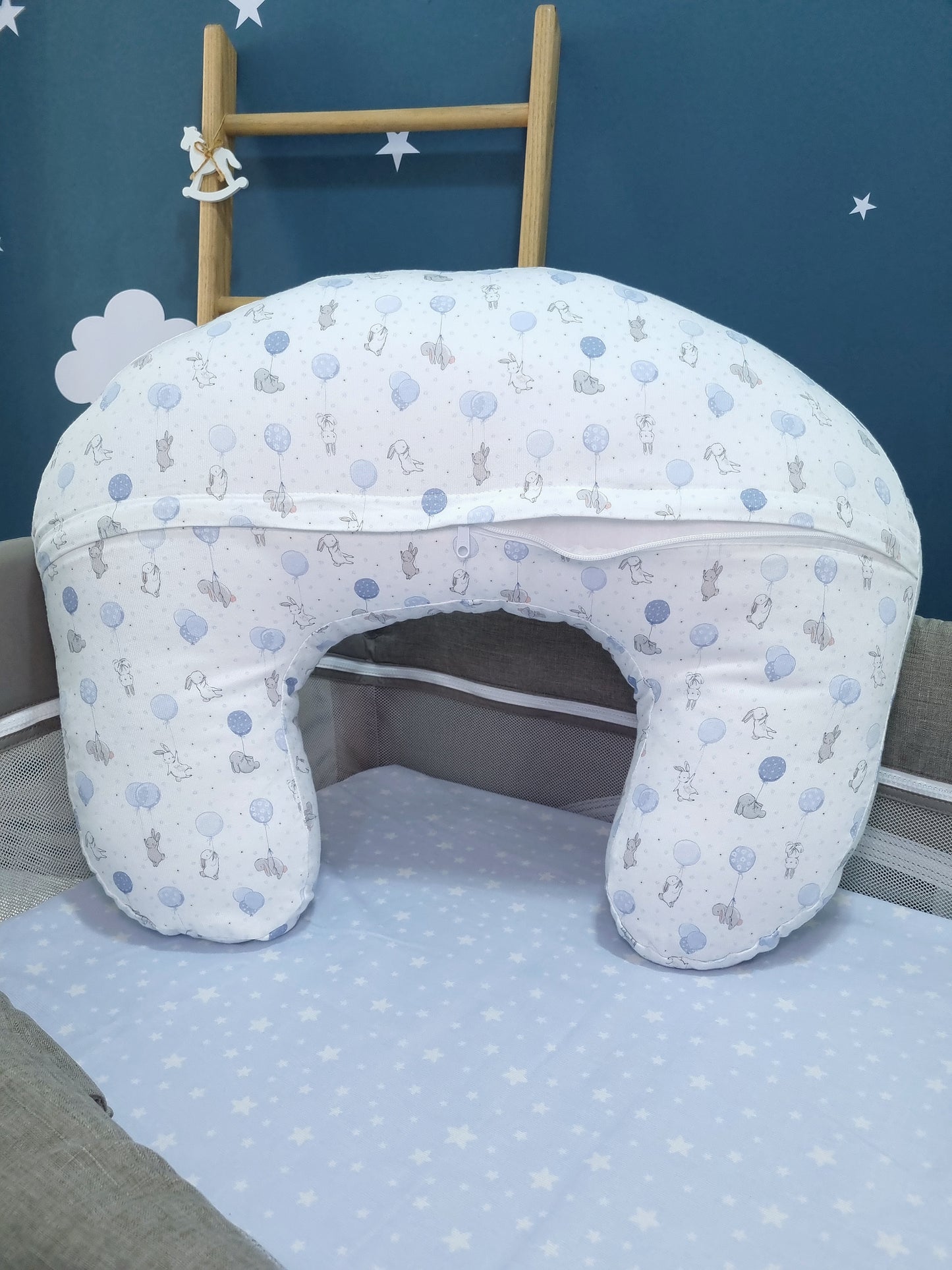 Almohada de lactancia. Conejitos Azules