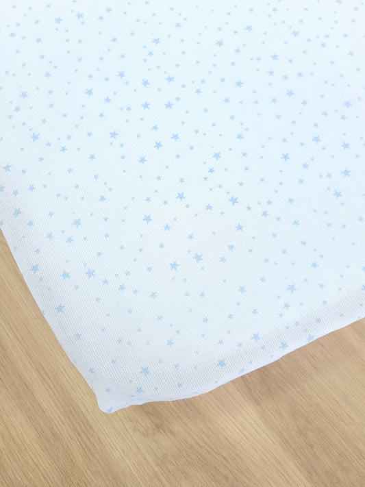 Cubre colchón corral. Estrellitas Azules