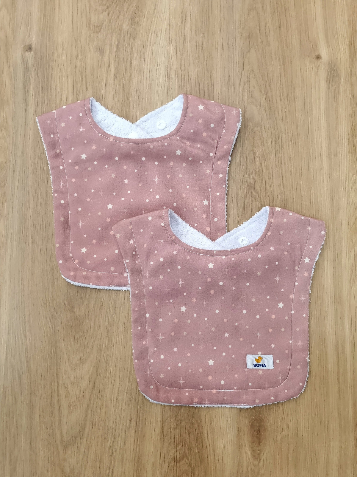 Set de 2 baberos. Rosa cielo