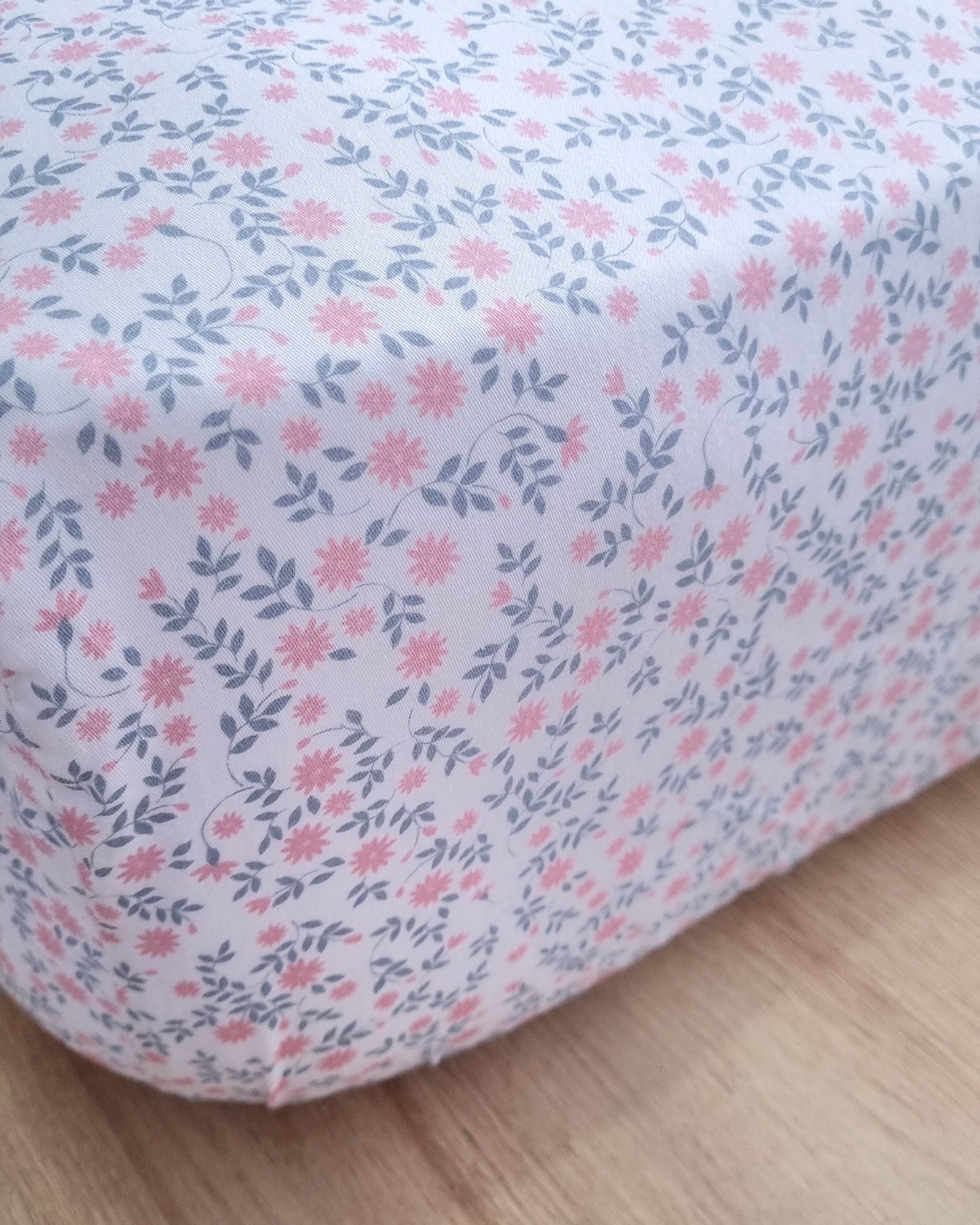 Set de Cuna Pequeño. Flores Rosa y Chevron