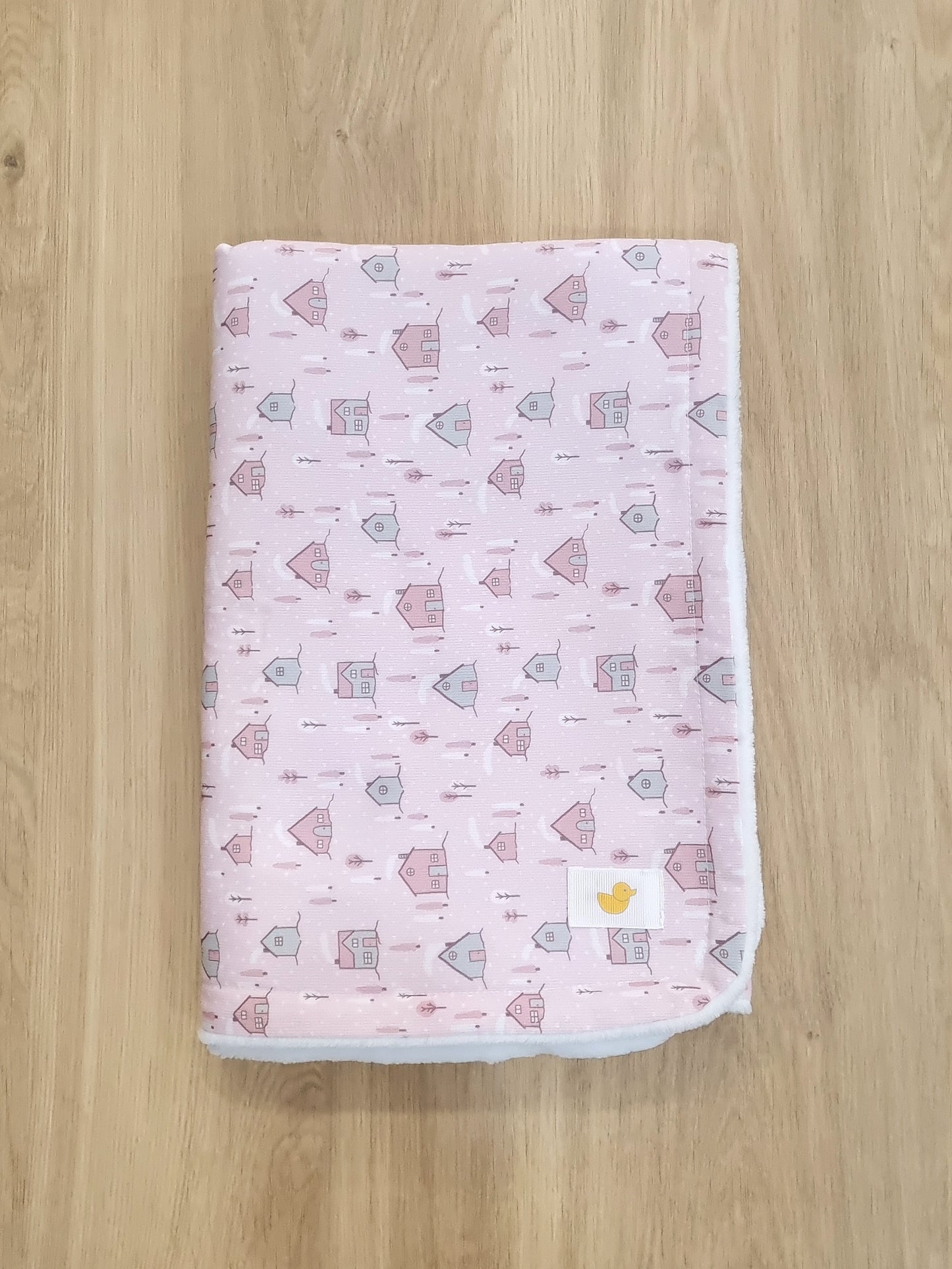 Colcha Polar. Casitas Rosa