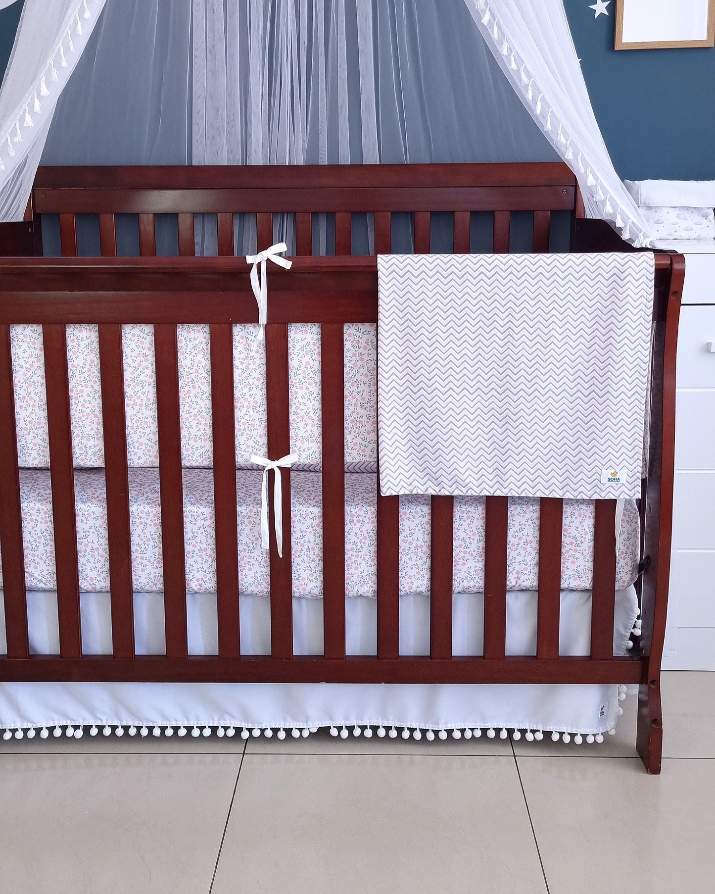 Set de Cuna Pequeño. Flores Rosa y Chevron
