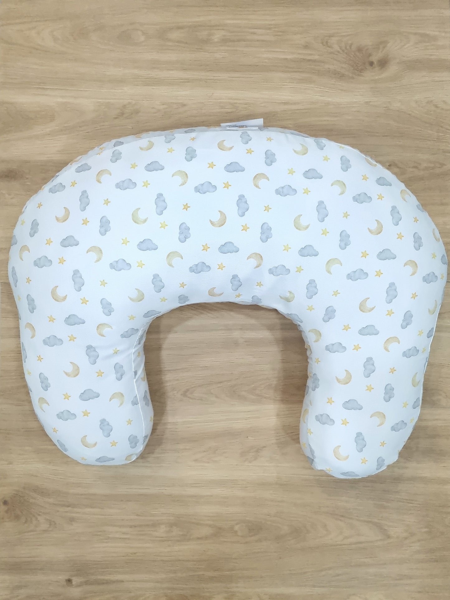 Almohada de lactancia. Nubes gris tiza