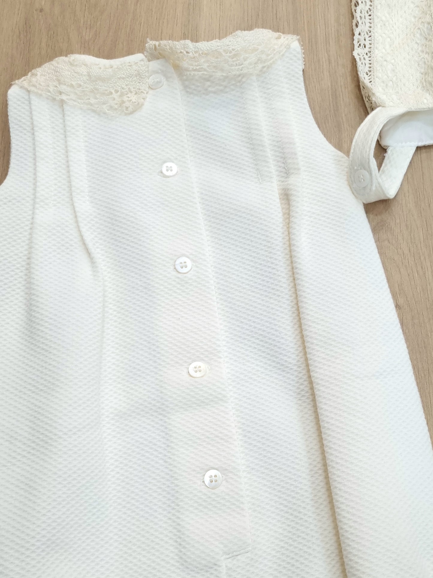 Enterizo Crema con Gorro. 12M