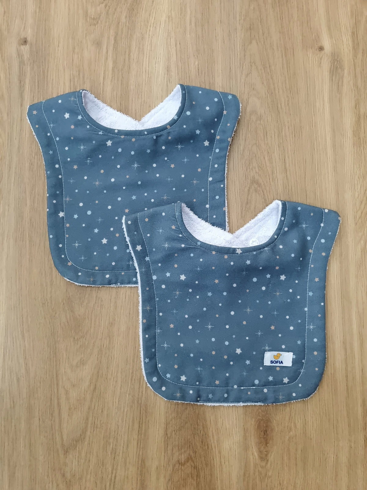 Set de 2 baberos. Azul cielo