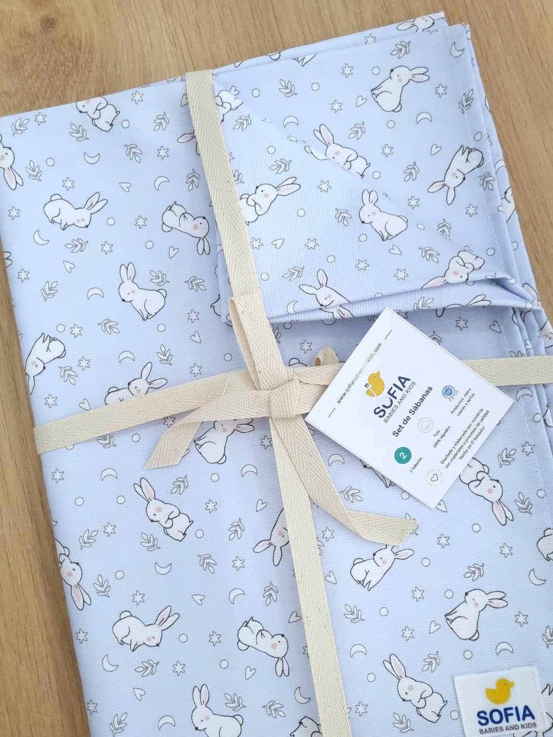 Set de 2 sábanas frescas. Azul con Conejitos