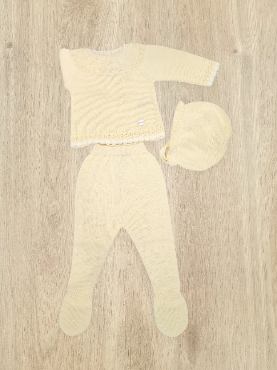 Conjunto Bordado Amarillo y Bordado Blanco Abajo. 0M