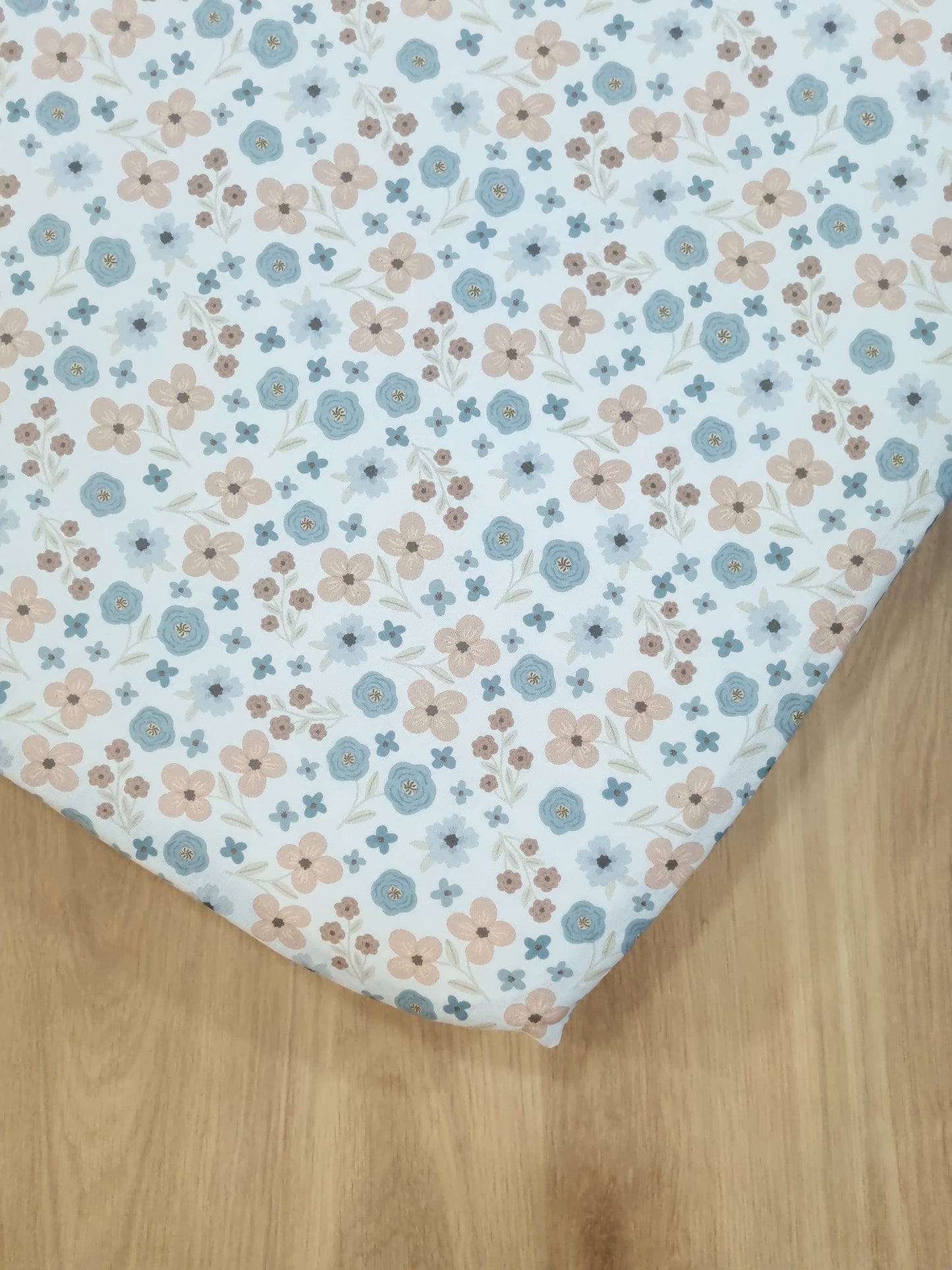 Cubre colchón colecho. Flores Timeless