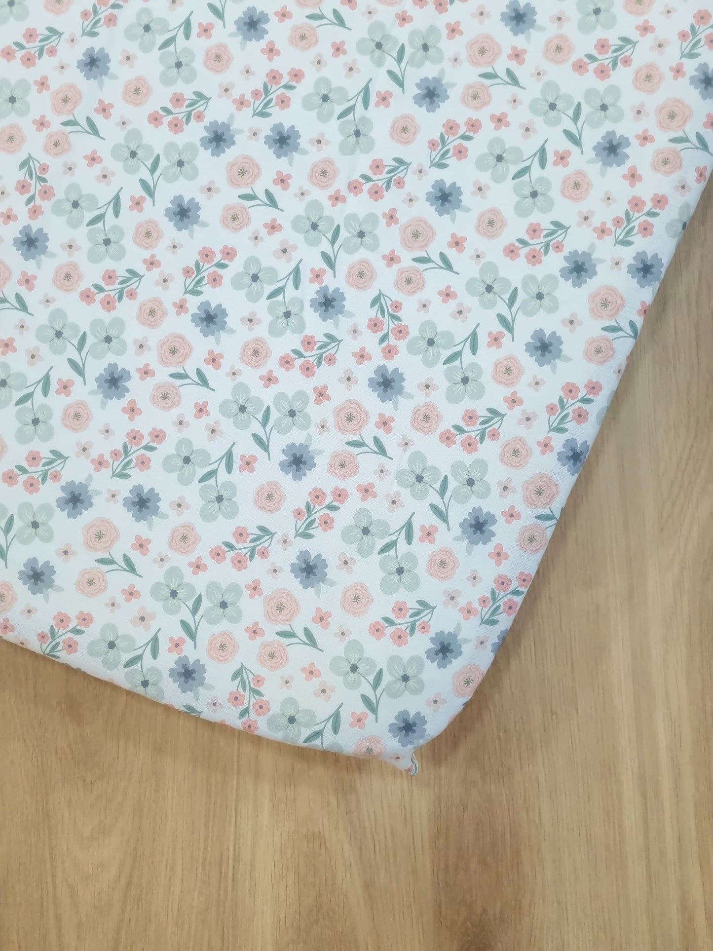 Cubre colchón colecho. Flores T2