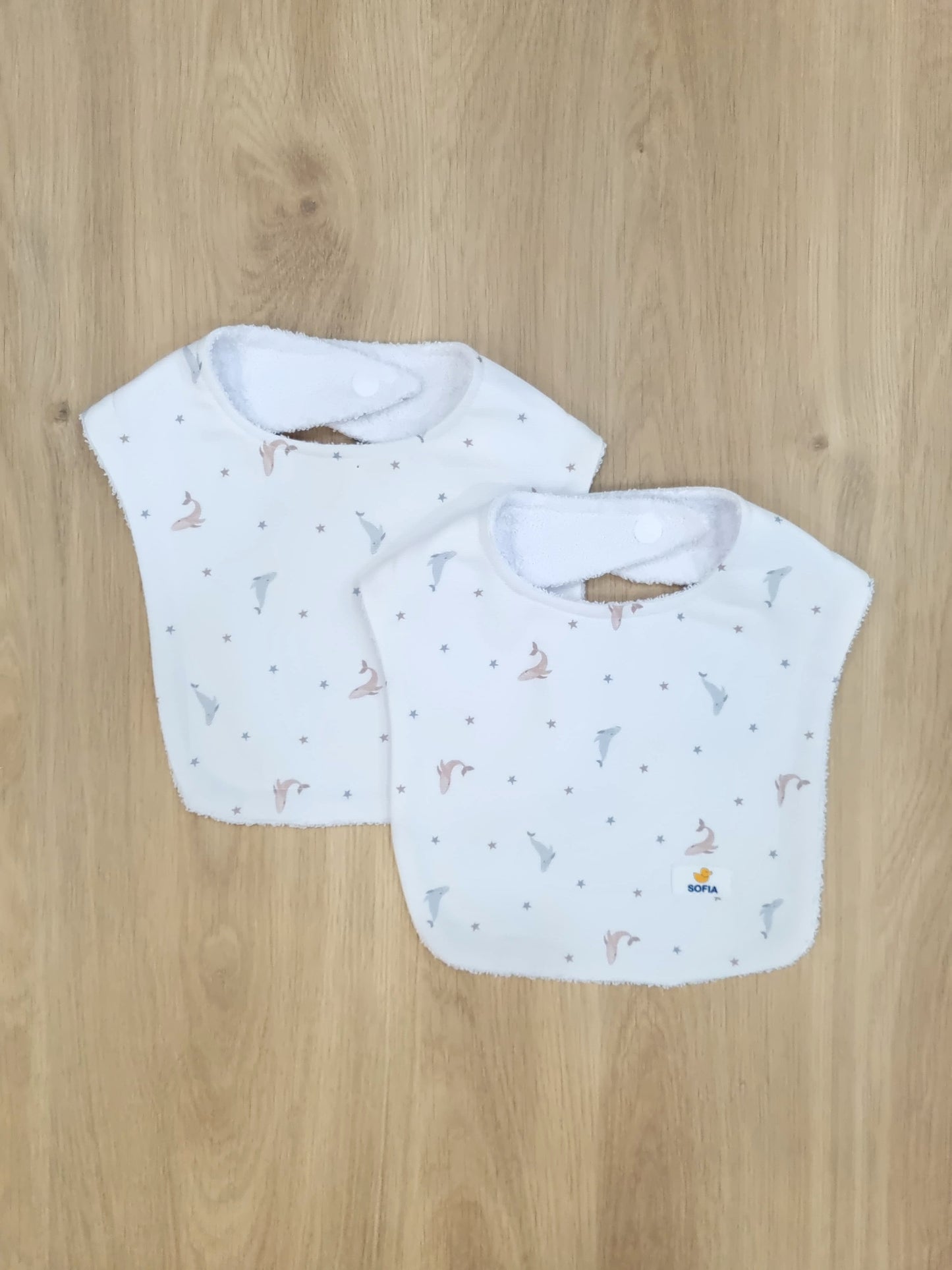 Set de 2 baberos. Ballenitas