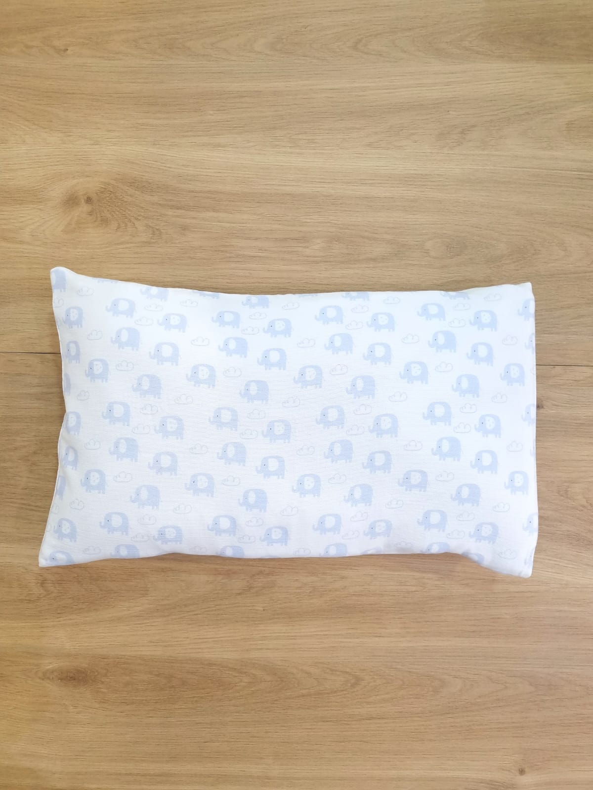 Almohada de cuna. Elefantitos B-Azul