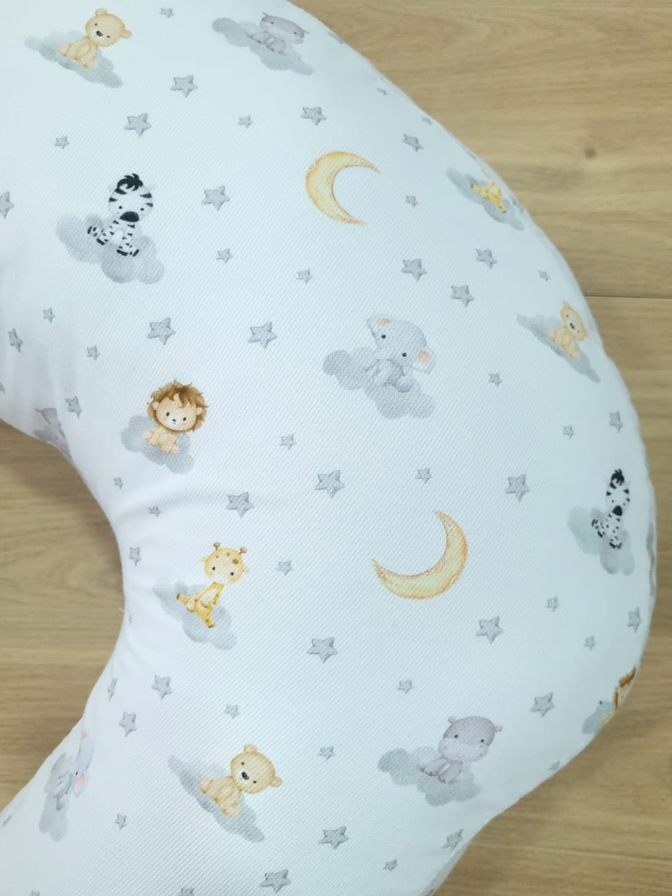 Almohada de lactancia. Animalitos Grises