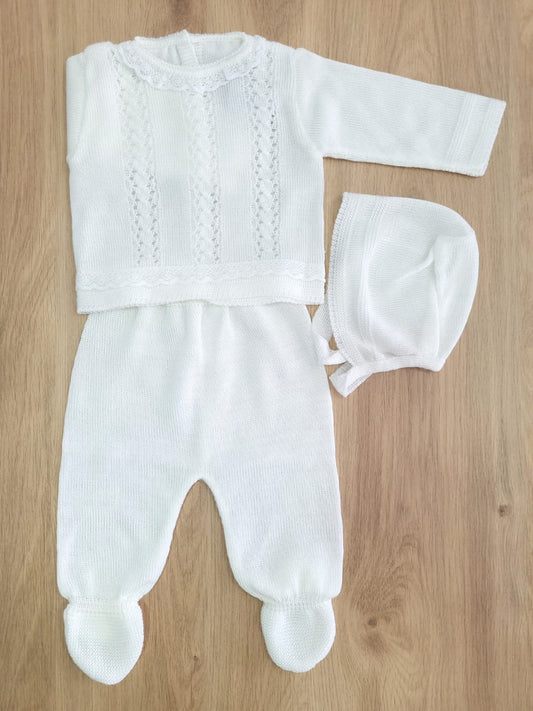 Conjunto Bordado Blanco con encaje en cuello. 3M