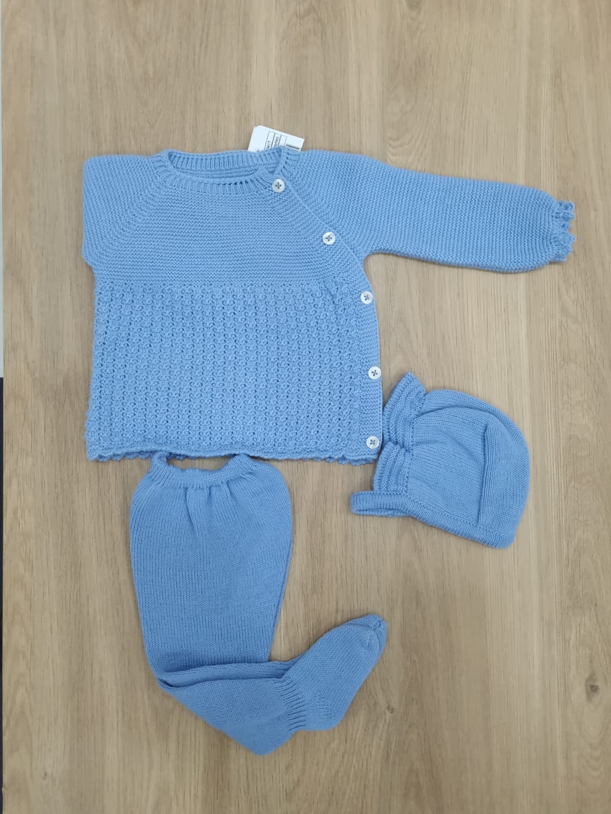 Azul con 5 botones a un lado. 1M