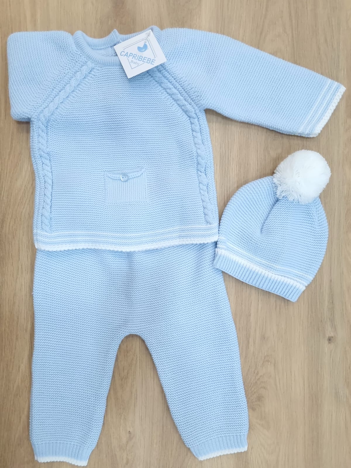 Celeste con bolsita al frente. 12M