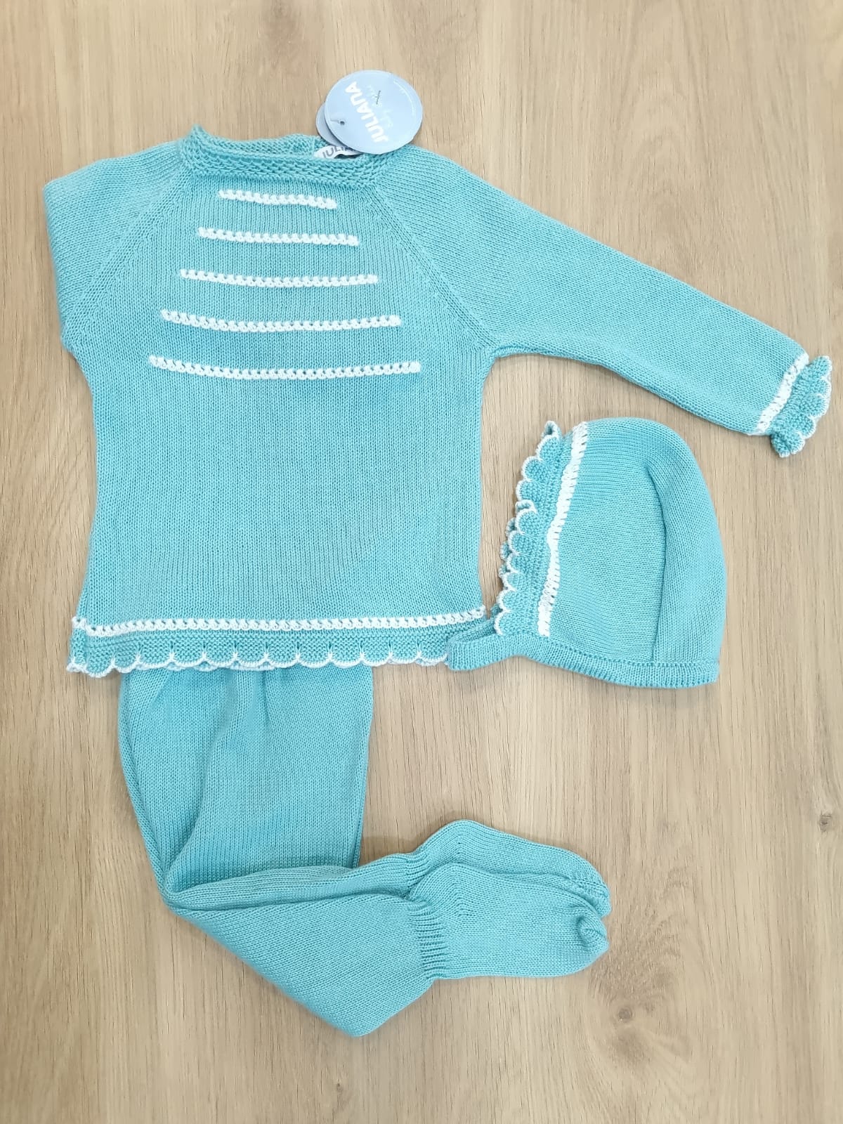 Verde menta con rayas blancas. 6M