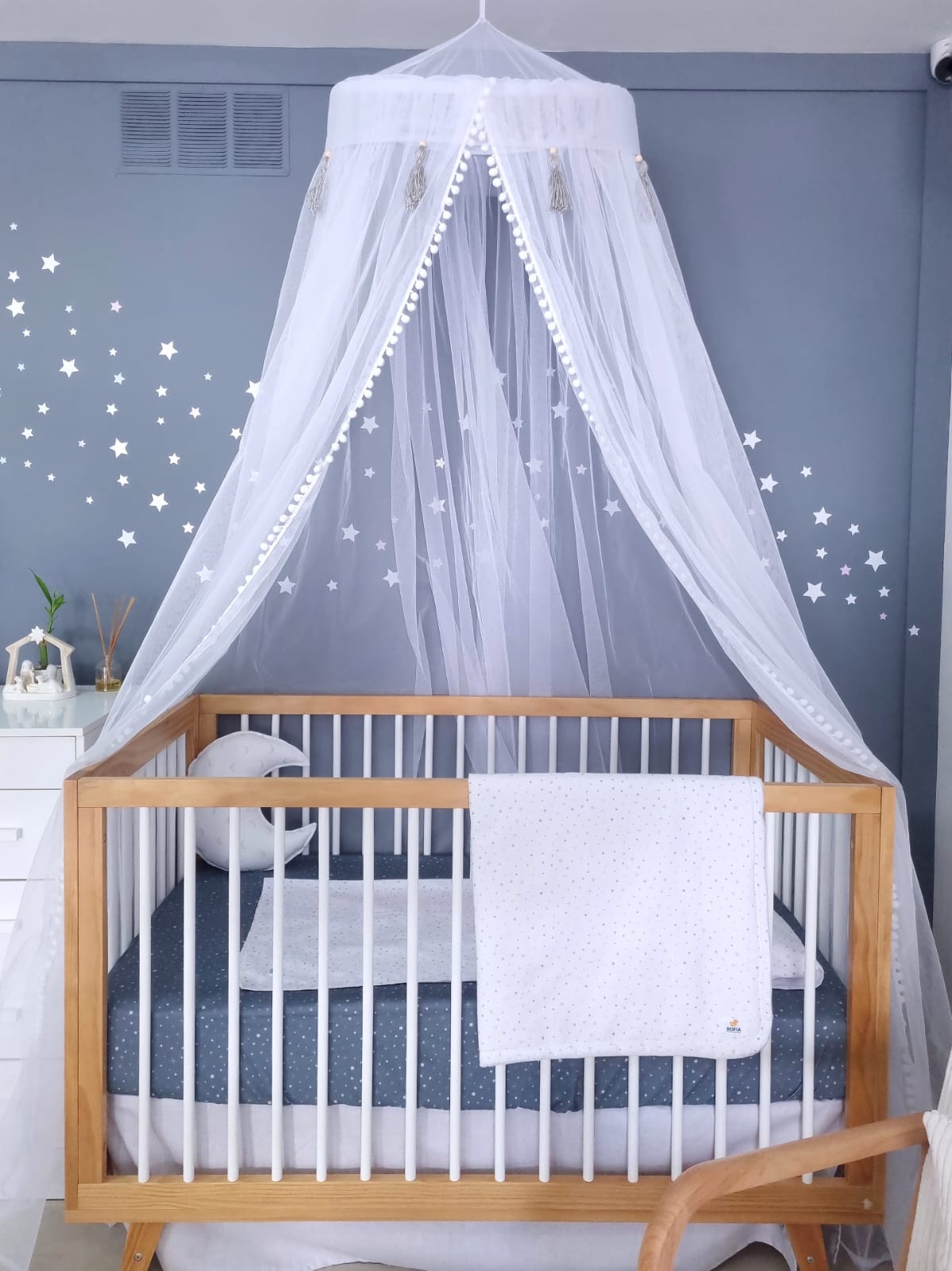Mosquitero de cuna. Maderas y Tassels Grises
