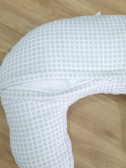 Almohada de lactancia. Cuadros Grises