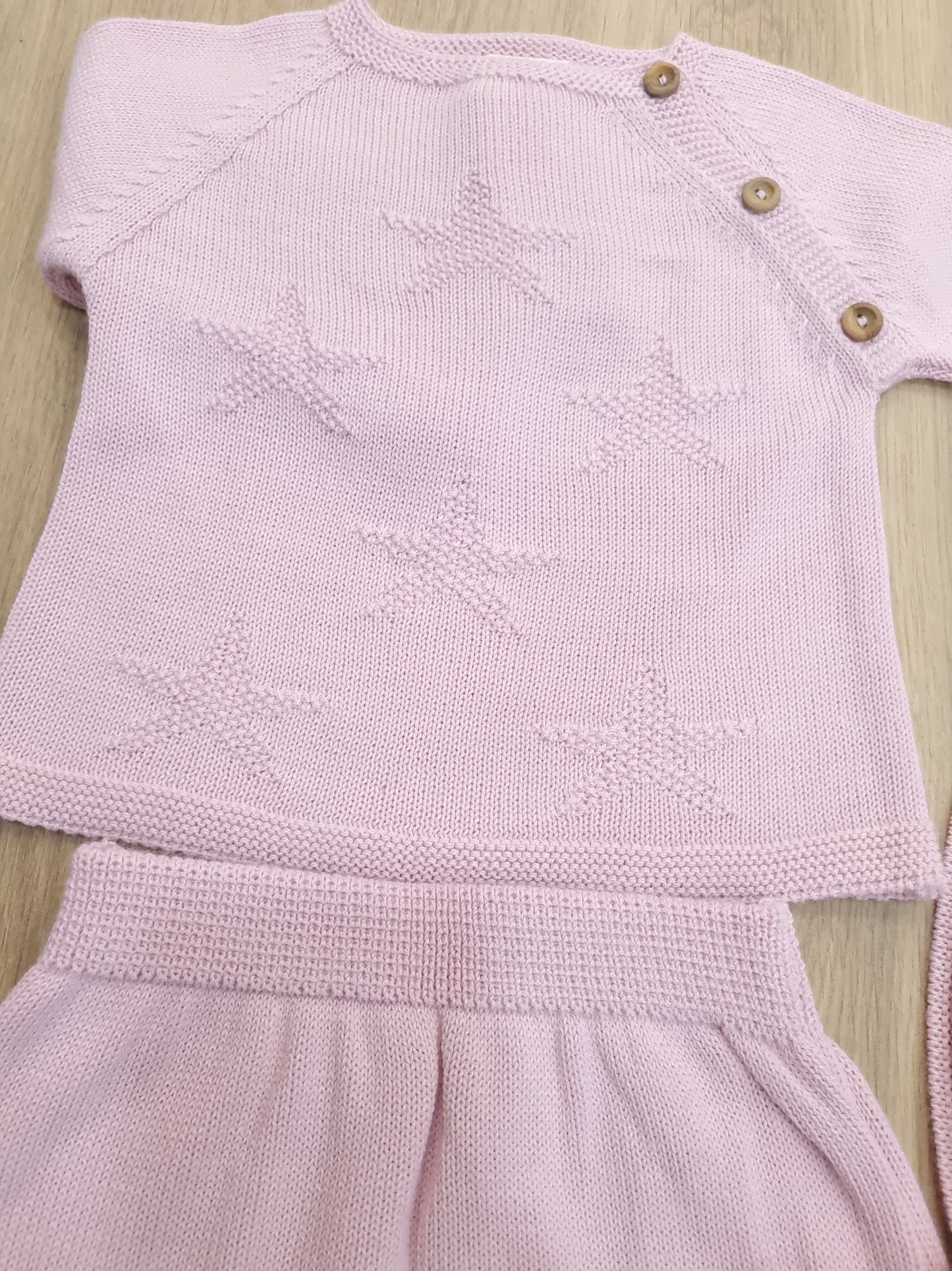 Rosa vieja con estrellas en el pecho. 3M