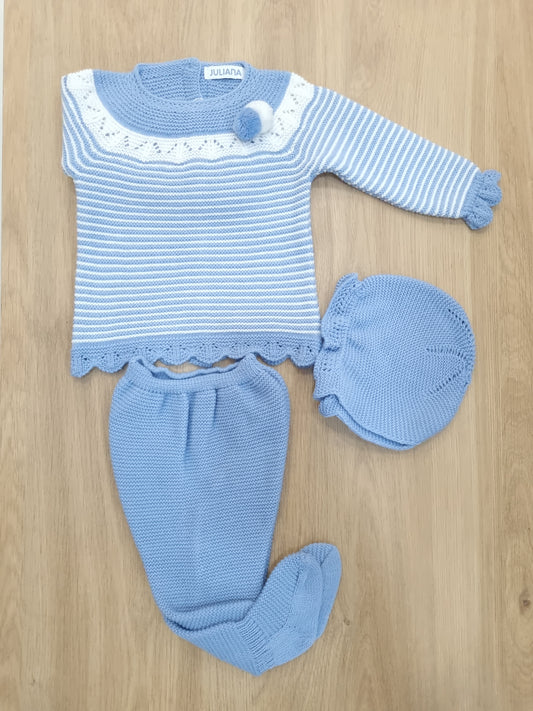 Celeste con rayas blancas en camisa y dos pompones. 3M