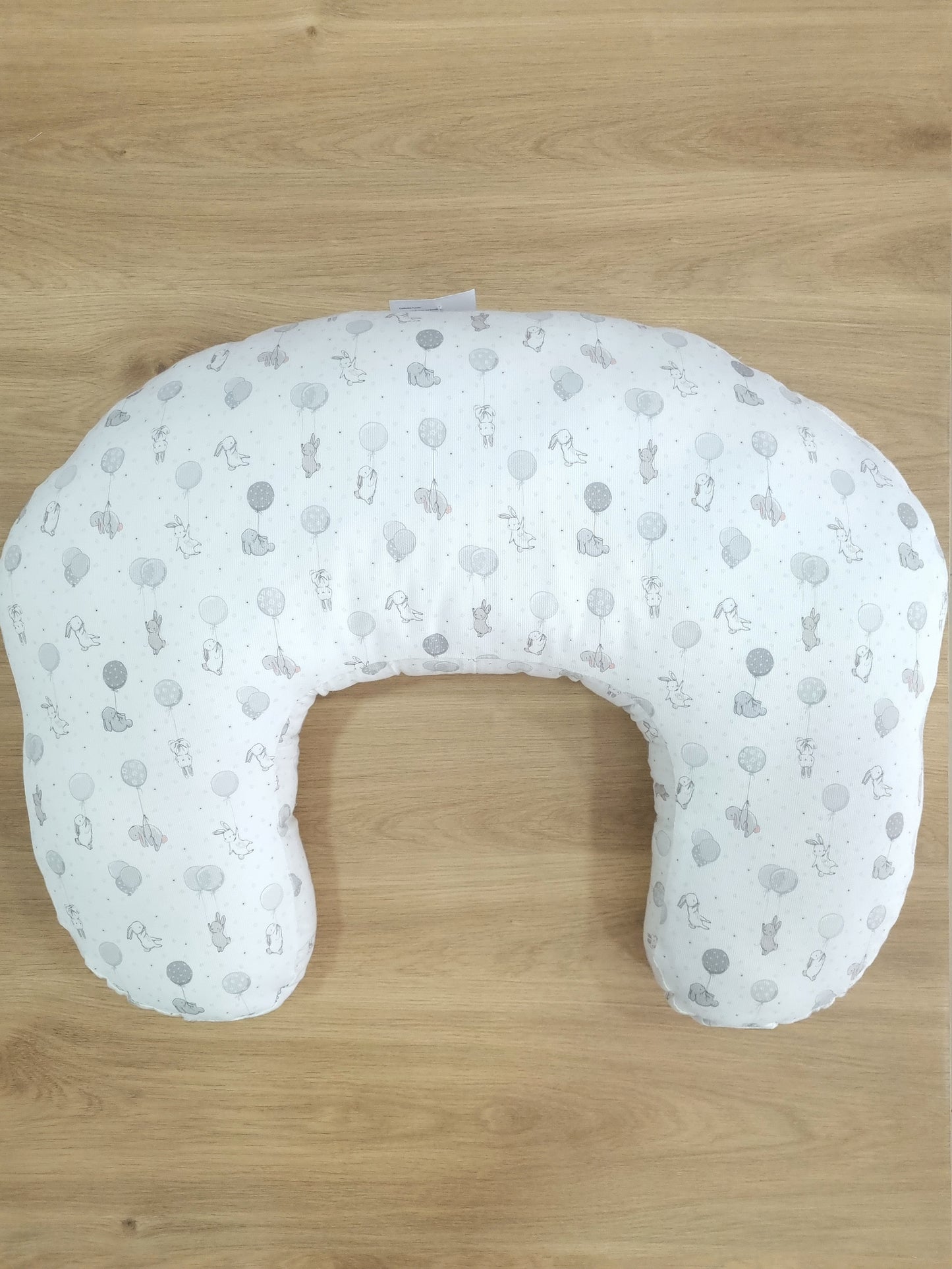 Almohada de lactancia. Conejito Gris