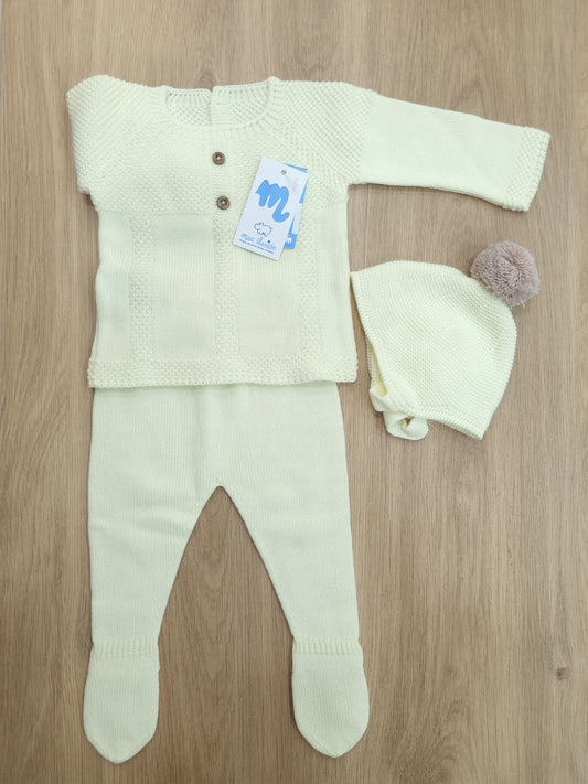 Amarillo con pompon café. 1M