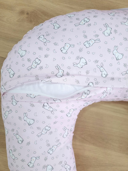 Almohada de lactancia. Rosado con conejitos