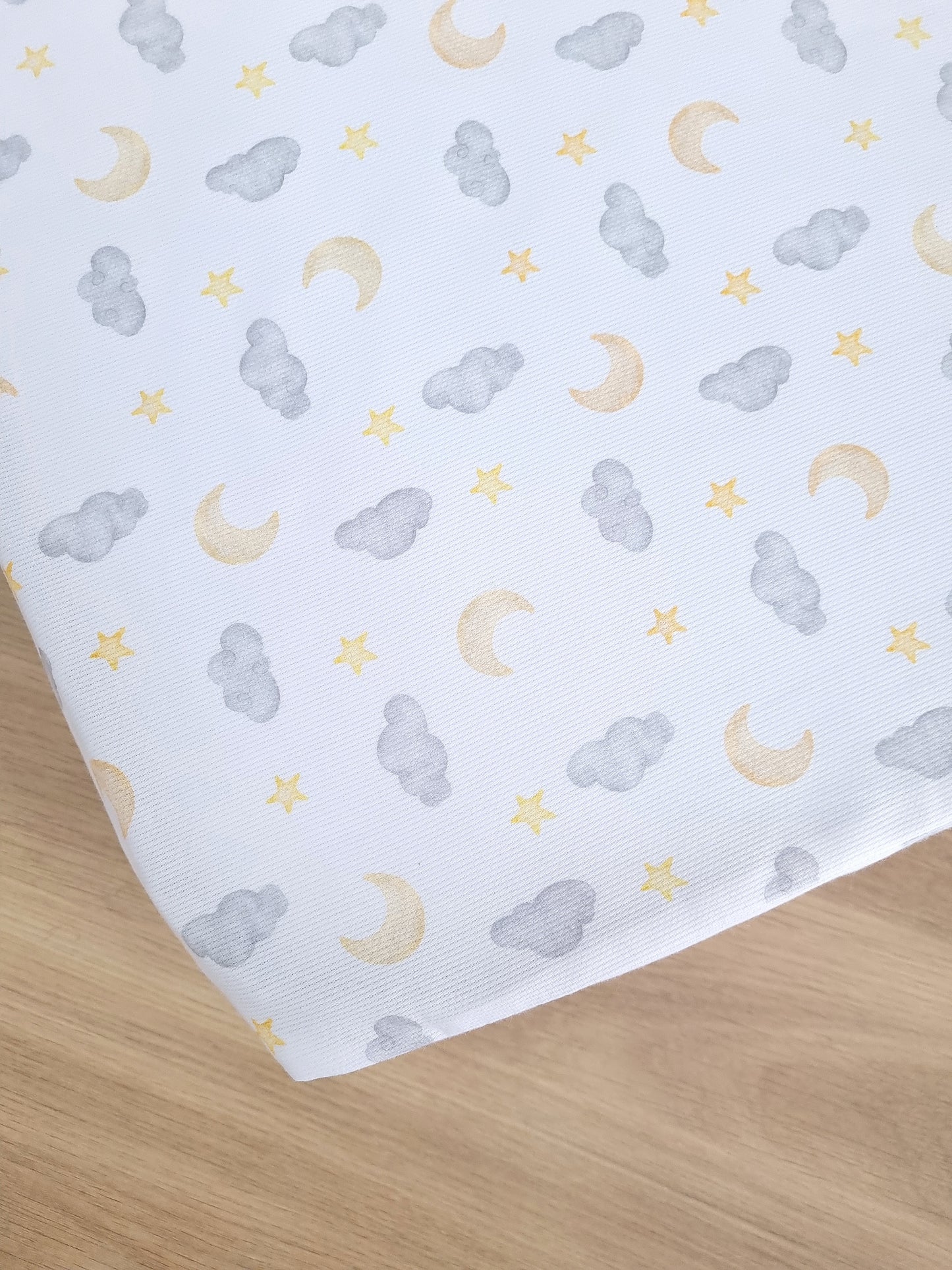 Cubre colchón corral. Nubes Grises