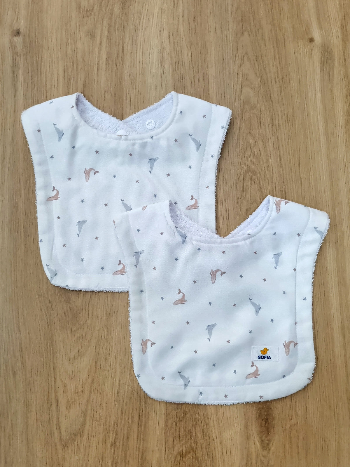 Set de 2 baberos. Ballenitas