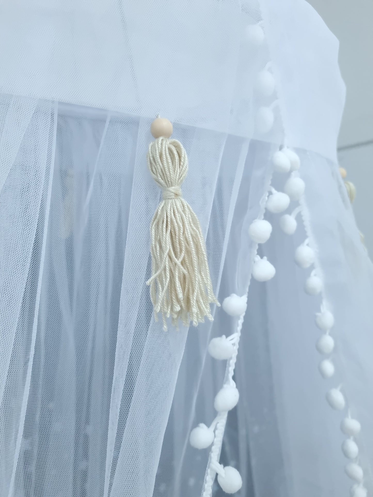 Mosquitero de cuna. Maderas y Tassels Café