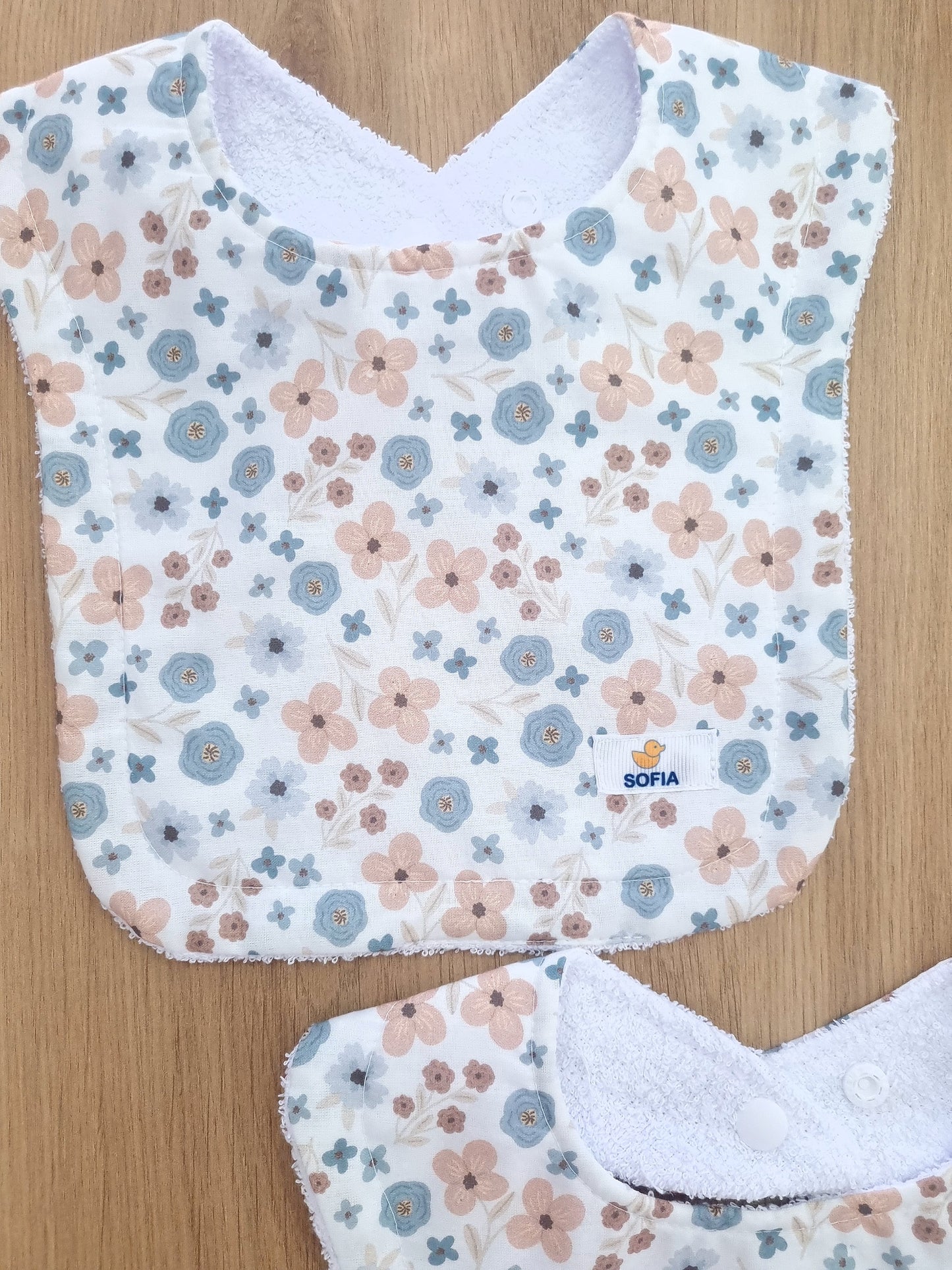 Set de 2 baberos. Flor Timeless