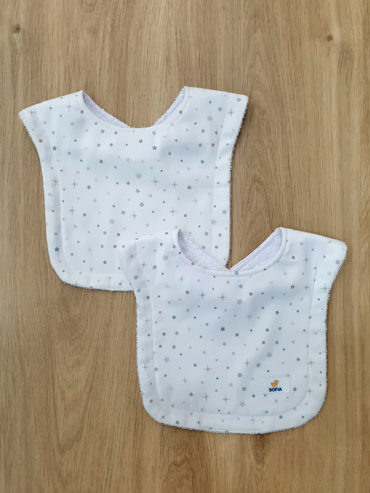Set de 2 baberos. Blanco cielo