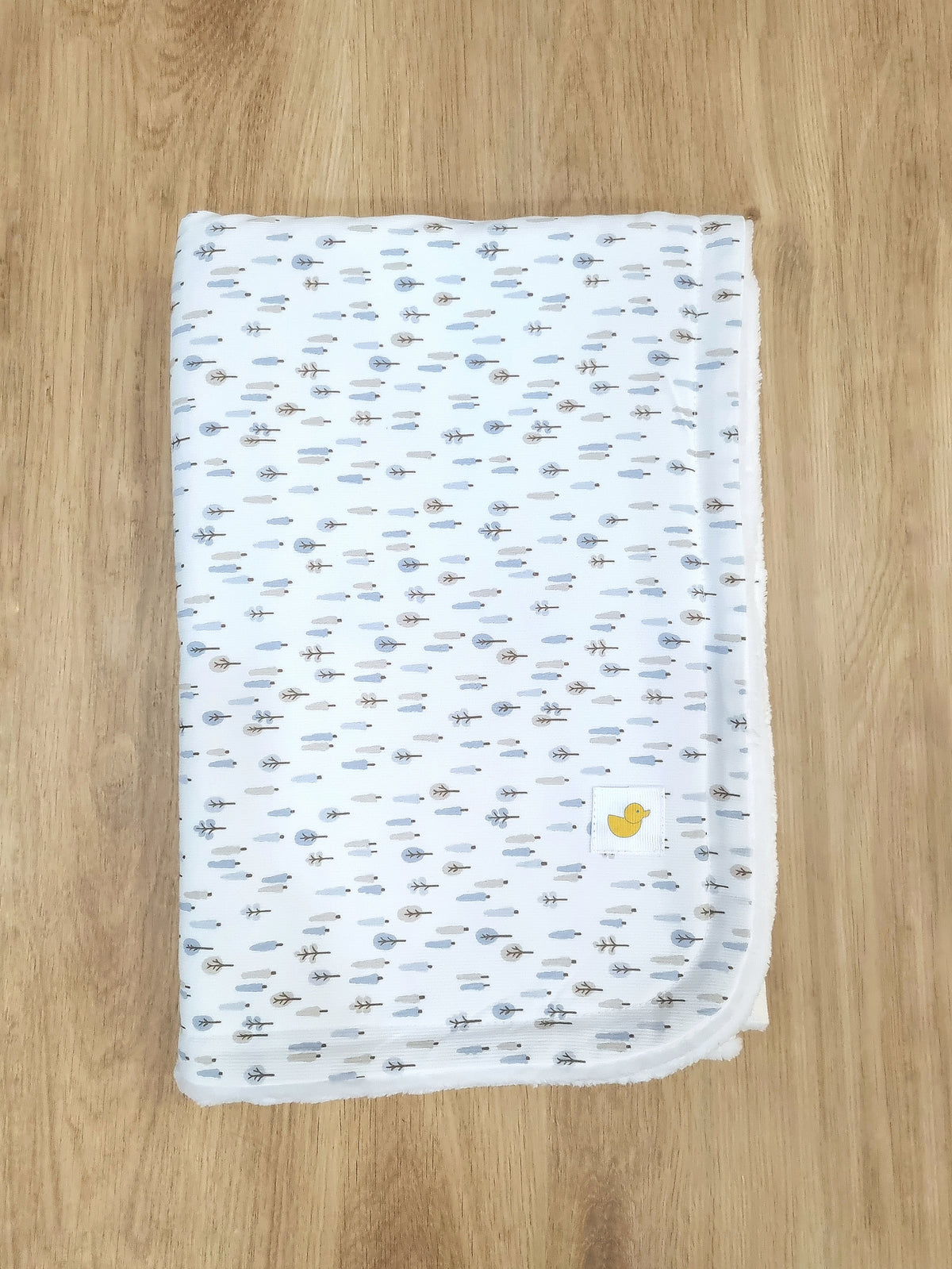 Colcha Polar. Arbolitos Azules