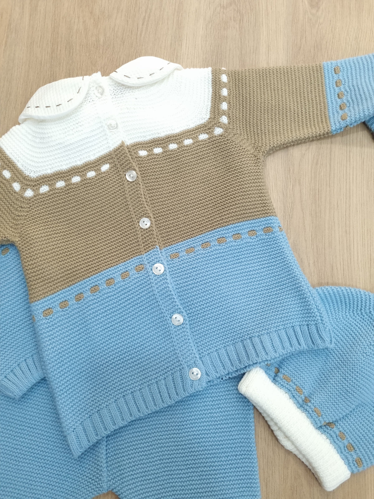 Beige, Celeste y Café. 12M