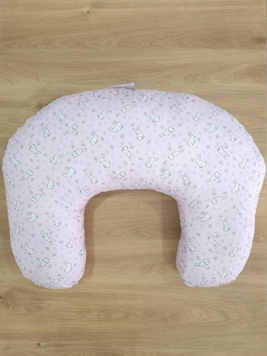 Almohada de lactancia. Rosado con conejitos