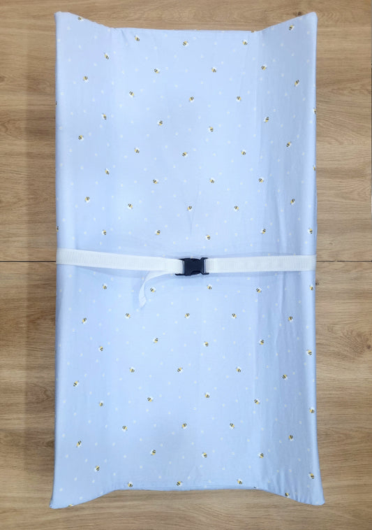 Funda de Cambiador. Abejita lila