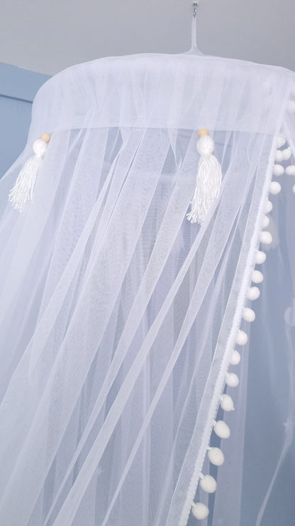 Mosquitero de cuna. Maderas y Tassels Blancos