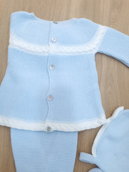 Celeste pastel con detalle de trenza blanco. 6M
