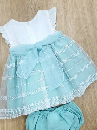 Vestido ceremonia blanco de lino con verde, con cubrepañal. 2-4M